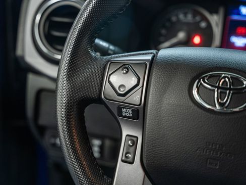 Used 2022 Toyota Tacoma TRD Sport image 35