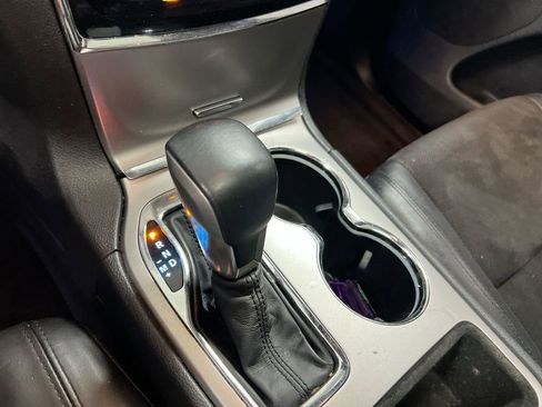 Used 2019 Jeep Grand Cherokee Altitude AWD/4WD image 17