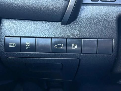 Used 2018 Toyota Camry SE w/ Convenience Package FWD image 46