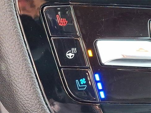 Used 2023 Ford Explorer Limited image 24