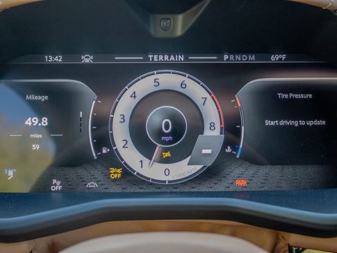 New 2026 Aston Martin DBX 707 image 13