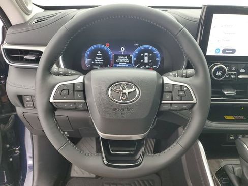 Used 2025 Toyota Highlander Platinum AWD/4WD image 24