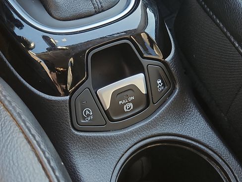 Used 2018 Jeep Compass Latitude image 25