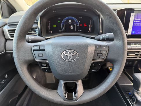 Used 2025 Toyota Camry LE image 27