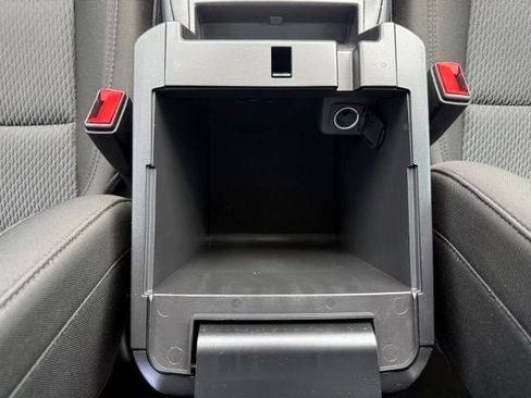 Used 2024 Ford Explorer XLT RWD image 28