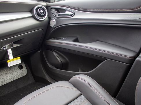 New 2025 Alfa Romeo Stelvio Sprint image 20