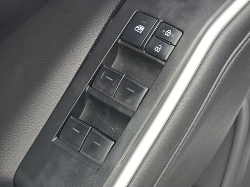 Used 2021 Toyota Highlander XLE image 27