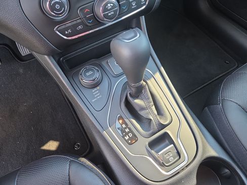 Certified 2021 Jeep Cherokee Latitude Lux w/ Comfort/Convenience Group AWD/4WD image 28