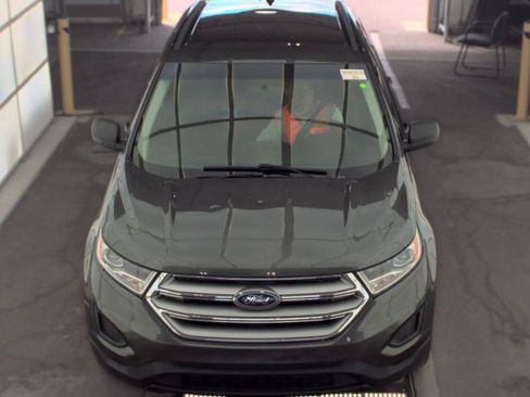 Used 2018 Ford Edge SE FWD image 2