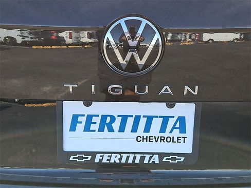 Used 2022 Volkswagen Tiguan SE R-Line image 31