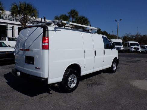Used 2023 GMC Savana 2500 w/ Driver Convenience Package image 9