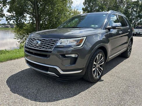 Used 2018 Ford Explorer Platinum AWD/4WD image 2