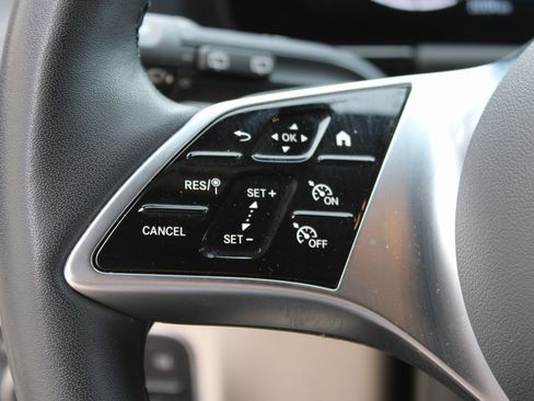 Used 2025 Mercedes-Benz GLA 250 4MATIC image 11