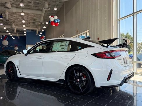 Used 2026 Honda Civic Type R image 6
