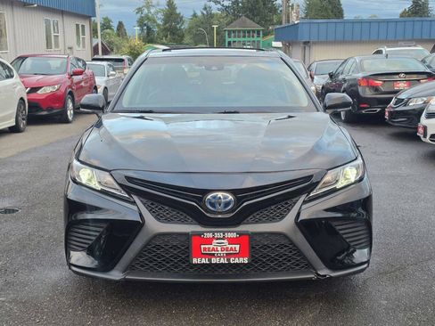 Used 2018 Toyota Camry SE FWD image 3