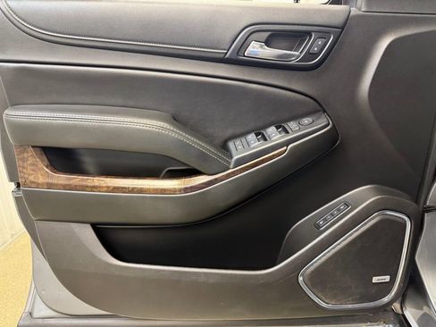 Used 2018 Chevrolet Tahoe LT w/ LT Signature Package AWD/4WD image 8
