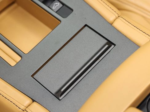 Used 2012 Aston Martin V8 Vantage Roadster image 41