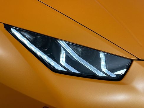 Used 2021 Lamborghini Huracan EVO RWD image 39