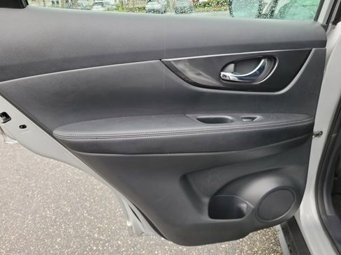 Used 2017 Nissan Rogue S image 12