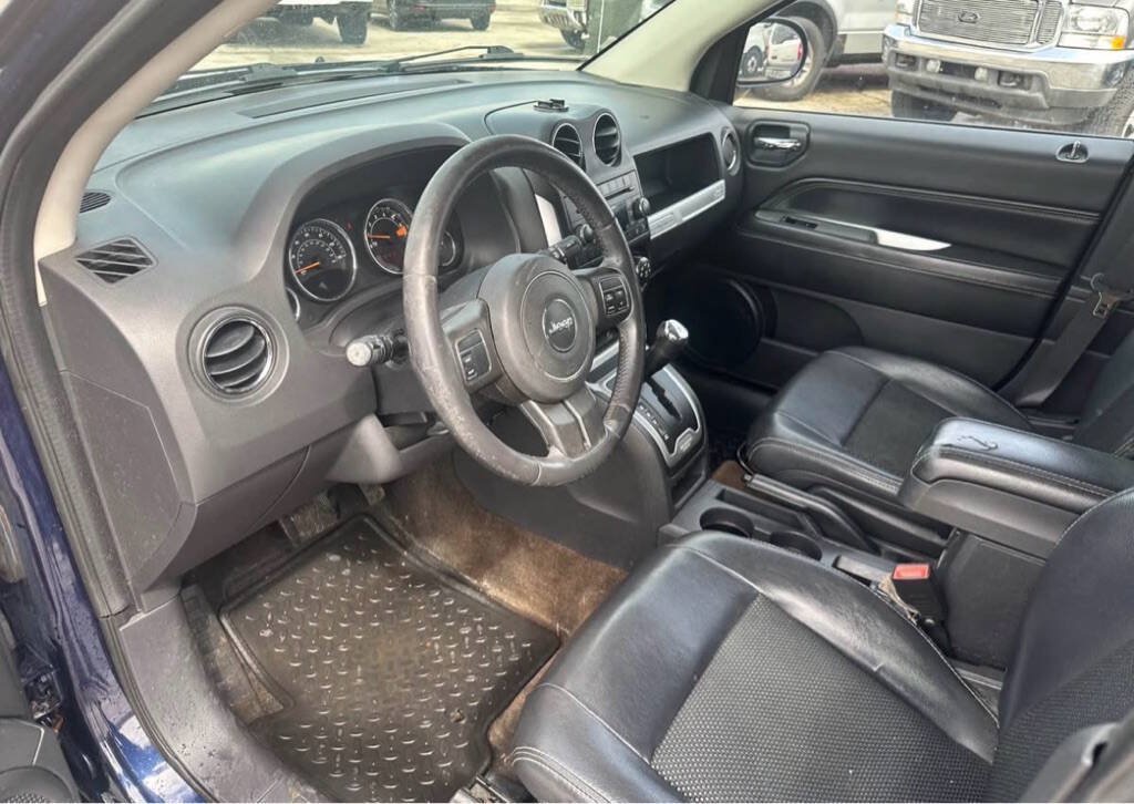 Used 2014 Jeep Compass Latitude w/ Sun/Sound Group AWD/4WD image 12