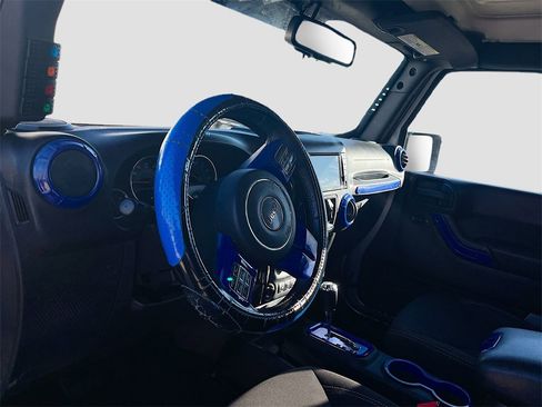 Used 2016 Jeep Wrangler Unlimited Sahara w/ Connectivity Group image 9