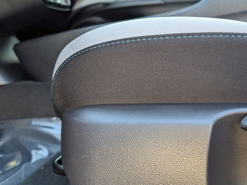 Used 2022 Toyota Prius LE image 21