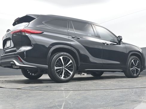 Used 2022 Toyota Highlander XSE image 31