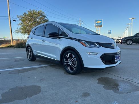 Used 2019 Chevrolet Bolt Premier w/ Infotainment Package image 4