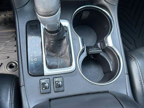 Used 2017 Toyota Highlander XLE w/ Carpet Mat Package image 12