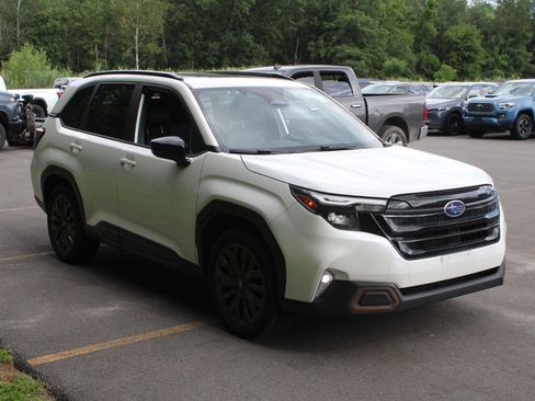 Used 2025 Subaru Forester Sport AWD/4WD image 3