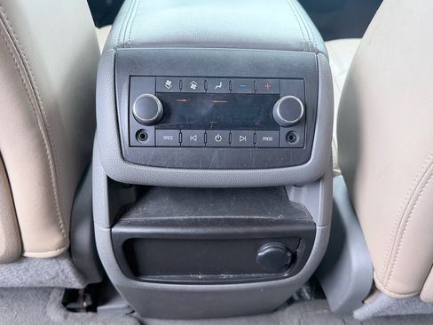 Used 2012 Chevrolet Traverse LT FWD image 24