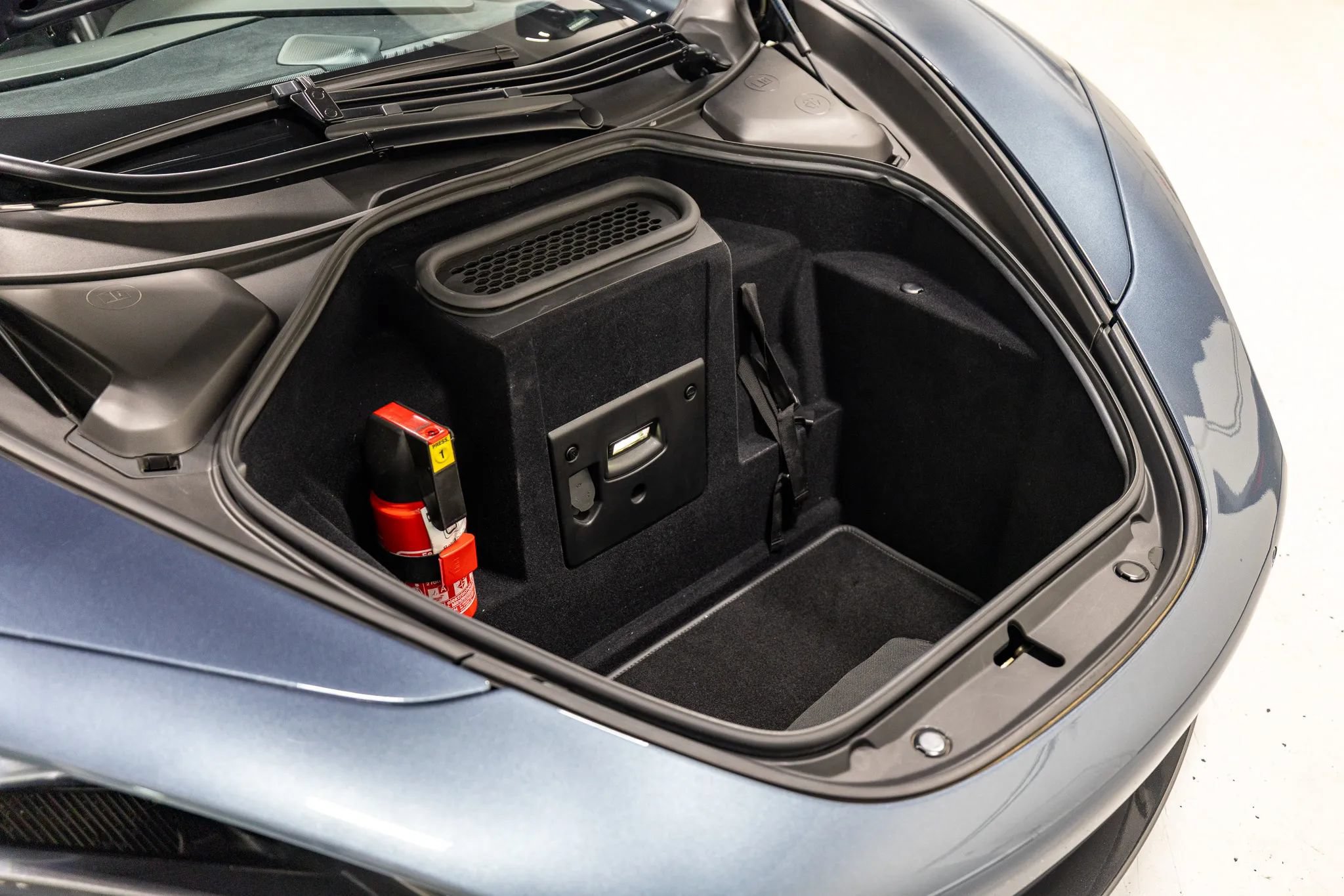 Used 2018 McLaren 720S Performance RWD image 51