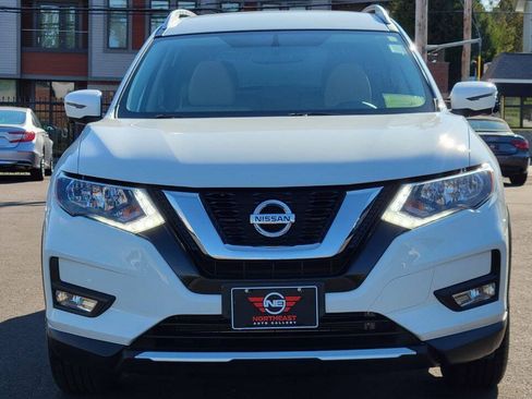 Used 2017 Nissan Rogue SV w/ SV Premium Package AWD/4WD image 3