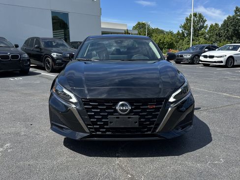 Used 2024 Nissan Altima 2.5 SR w/ SR Premium Package AWD/4WD image 3