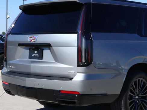 Used 2025 Cadillac Escalade ESV Sport Platinum w/ LPO, Floor Liner Package image 11