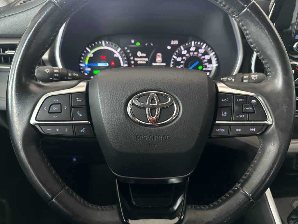 Used 2021 Toyota Highlander XLE FWD image 23