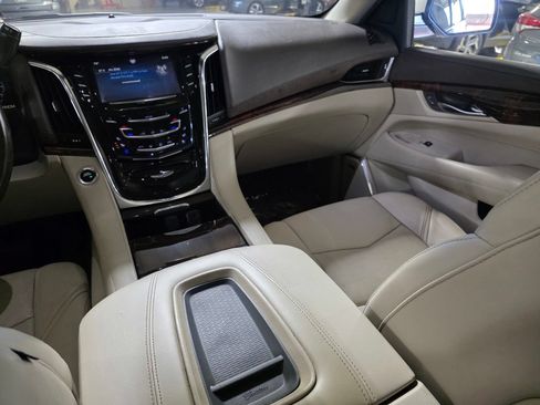 Used 2015 Cadillac Escalade Premium AWD/4WD image 18
