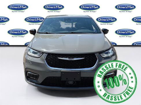 Used 2025 Chrysler Pacifica Select FWD image 2