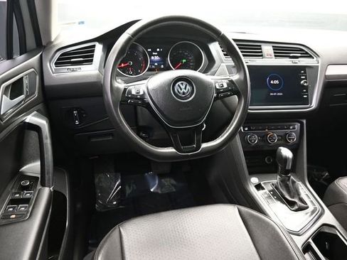 Used 2020 Volkswagen Tiguan SE FWD image 16