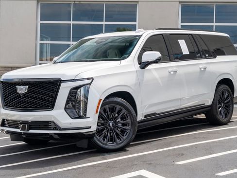 Used 2025 Cadillac Escalade ESV Sport Platinum w/ LPO, ONYX Package RWD image 2
