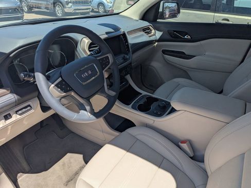 Used 2023 GMC Acadia Denali w/ Denali Ultimate Package FWD image 9