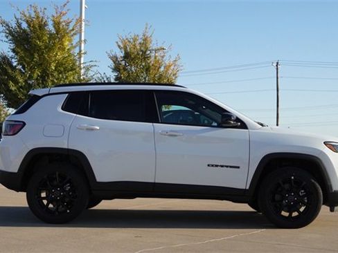 New 2026 Jeep Compass Latitude image 10