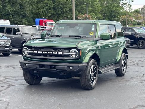 Used 2025 Ford Bronco Outer Banks AWD/4WD image 2