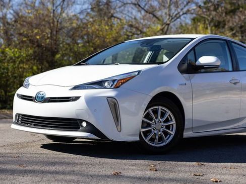 Used 2021 Toyota Prius AWD image 2