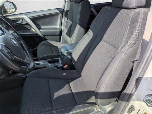 Used 2018 Toyota RAV4 XLE FWD image 15