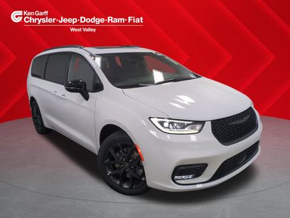 New 2025 Chrysler Pacifica Limited