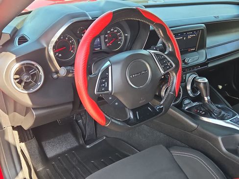 Used 2020 Chevrolet Camaro LT RWD image 10