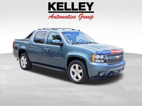 Used 2011 Chevrolet Avalanche LS image 1