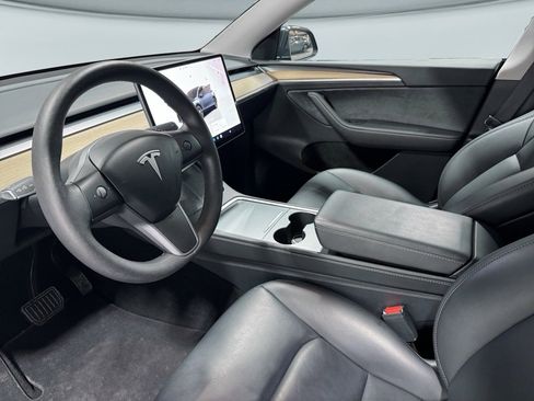 Used 2025 Tesla Model Y Long Range image 16