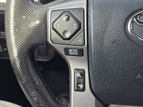 Used 2016 Toyota Tacoma Limited w/ Towing Package image 13